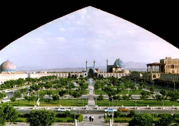 انشا با موضوع سفر به اصفهان نصف جهان